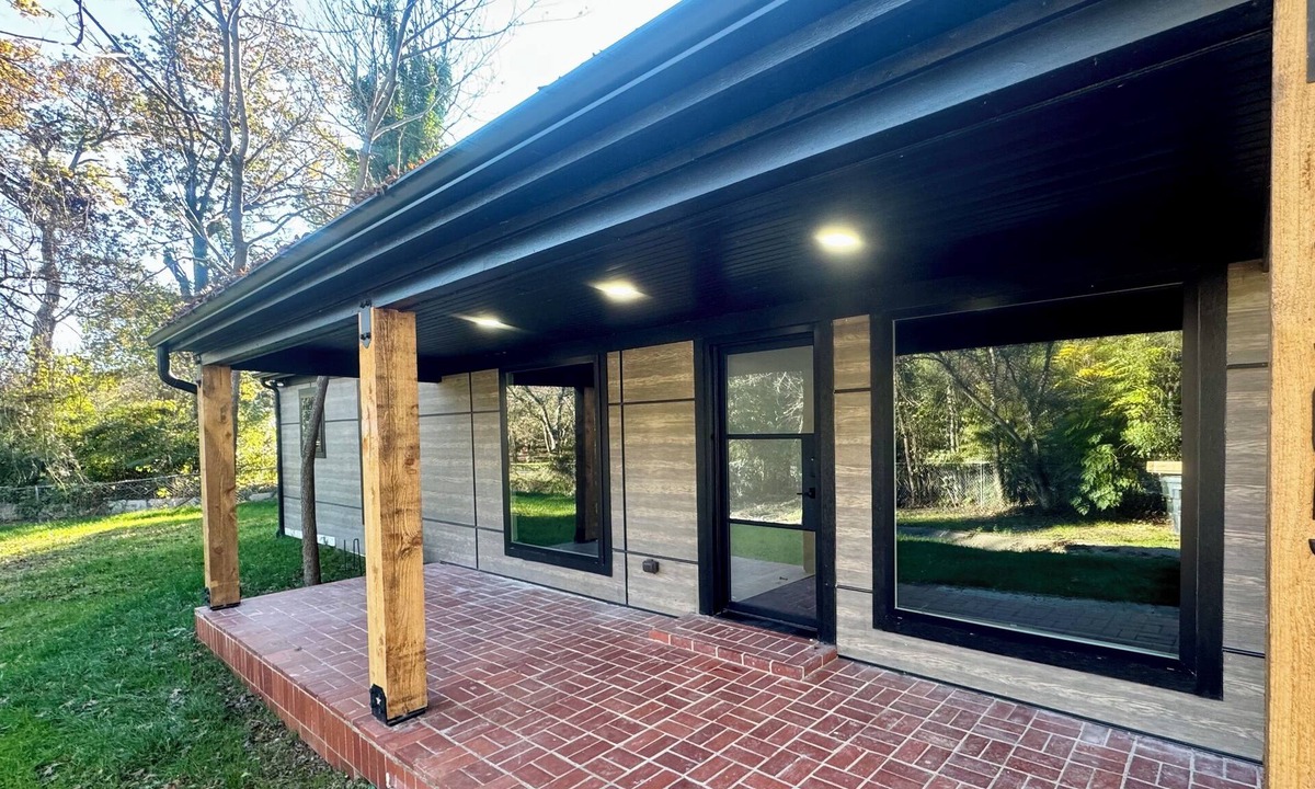 Dallas House | Warm & Modern Villa