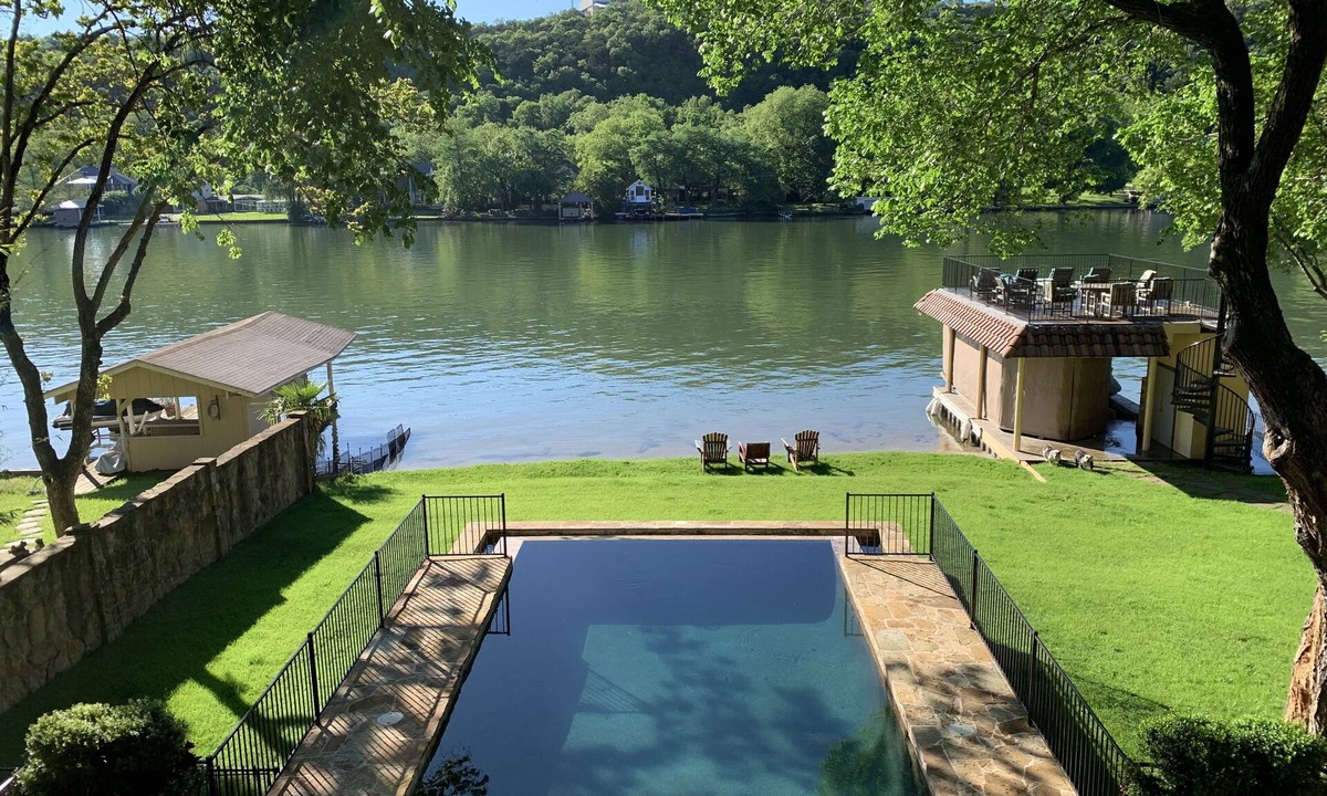Oak Shores On Lake Austin House | WATER FRONT LAKE AUSTIN ESTATE