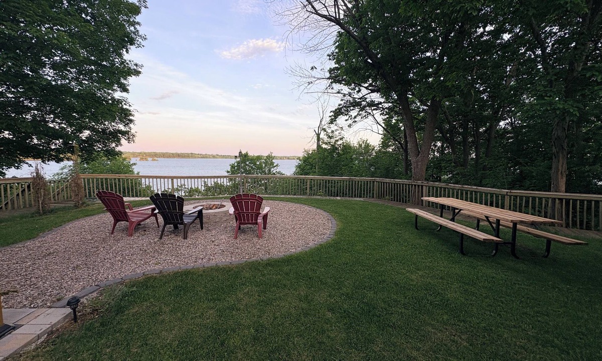 Rideau Lakes Cottage | Waterfront Cottage on the Upper Rideau Lake