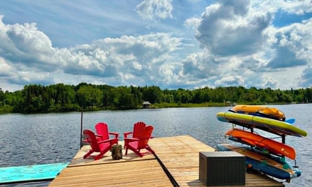 Magnetawan Cottage | Waterfront cottage with games room on Lake Cecebe