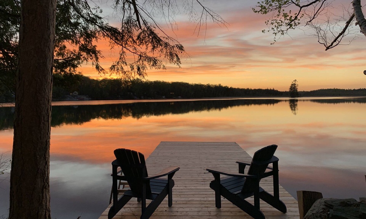 Havelock-Belmont-Methuen Cottage | Waterfront Cottage w/Sunset Views, Dock, & Family Fun | Kayaks, Firepit, Fishing