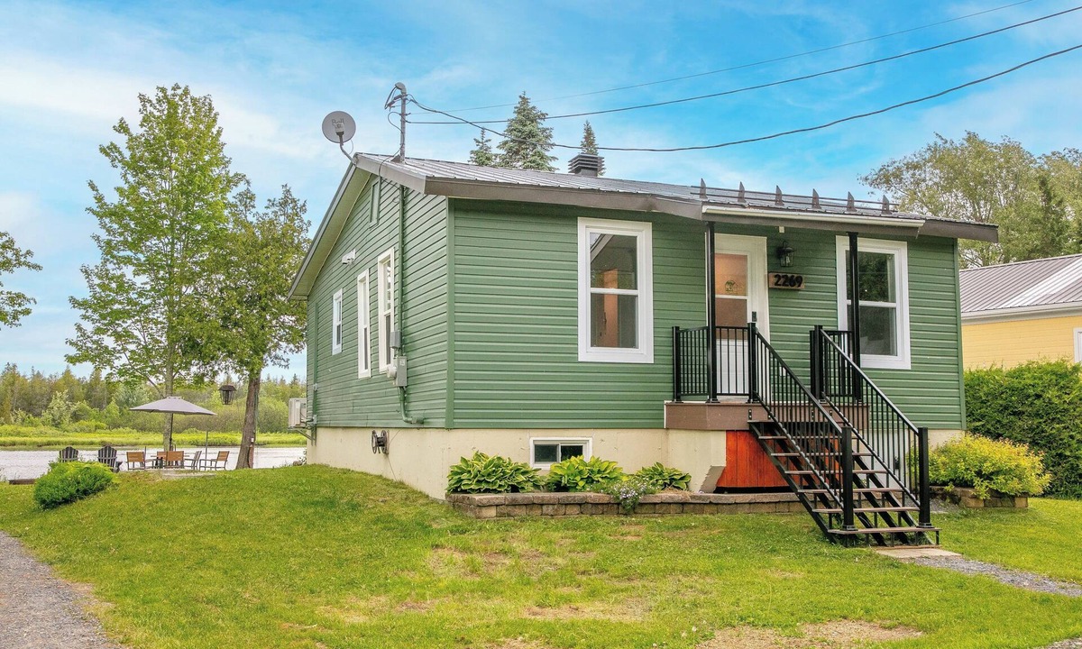 Le Haut-Saint-Francois Regional County Municipality Ski Chalet | Waterfront cottage with spa - Le Quaitude
