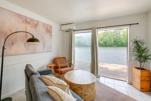 Mid America House | Waterfront Couples Retreat in Hot Springs!