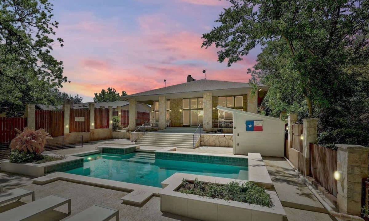 Burnet House | Waterfront Fall Retreat | Pool, Fire Pit, Lake LBJ