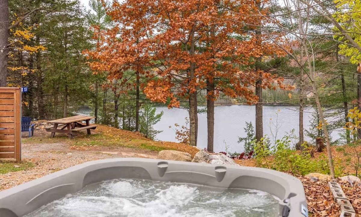 Val-des-Monts Cottage | Waterfront Getaways on Prestigious Lac St.Pierre