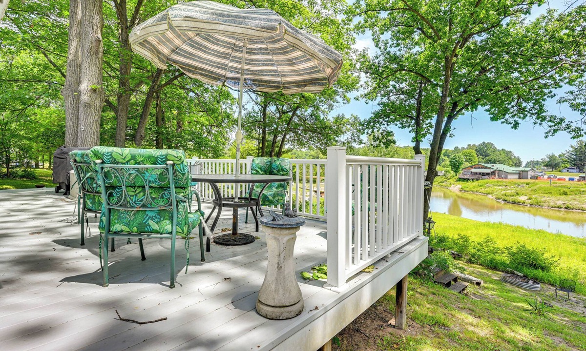Gladwin House | Waterfront Gladwin Home w/Deck + Fire Pit!