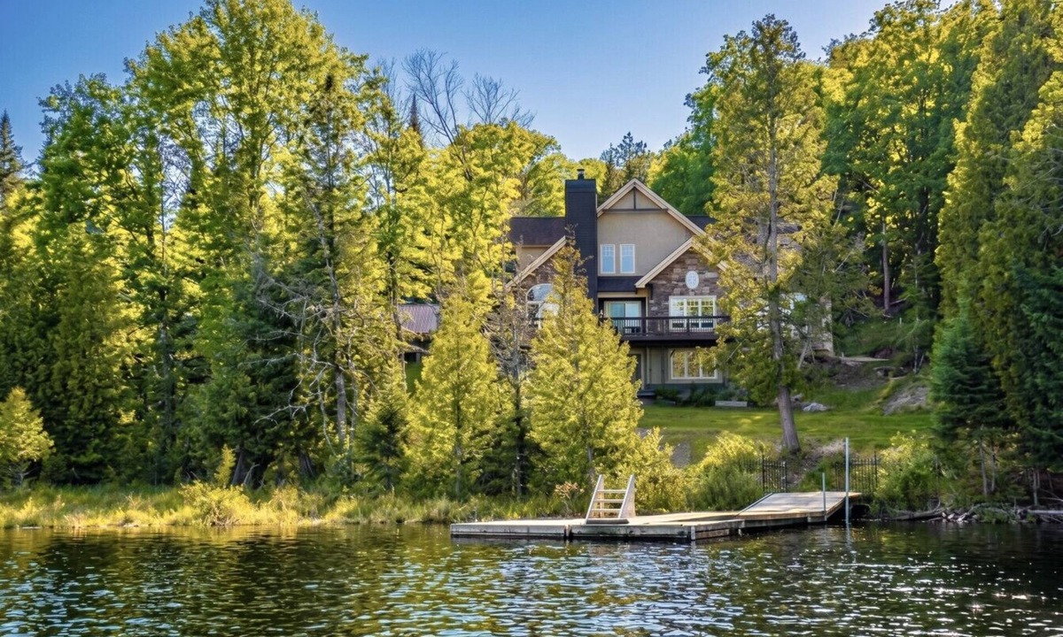 La Minerve House | Waterfront - hot tub - Theatre - Mont-Tremblant