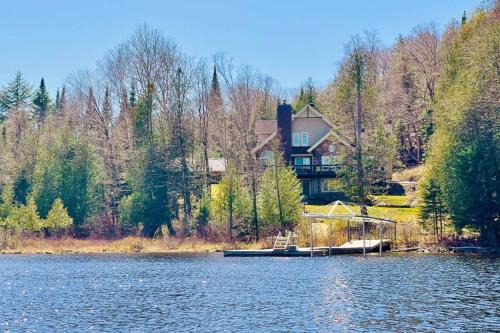La Minerve Ski Chalet | Waterfront - hot tub - Theatre - Mont-Tremblant