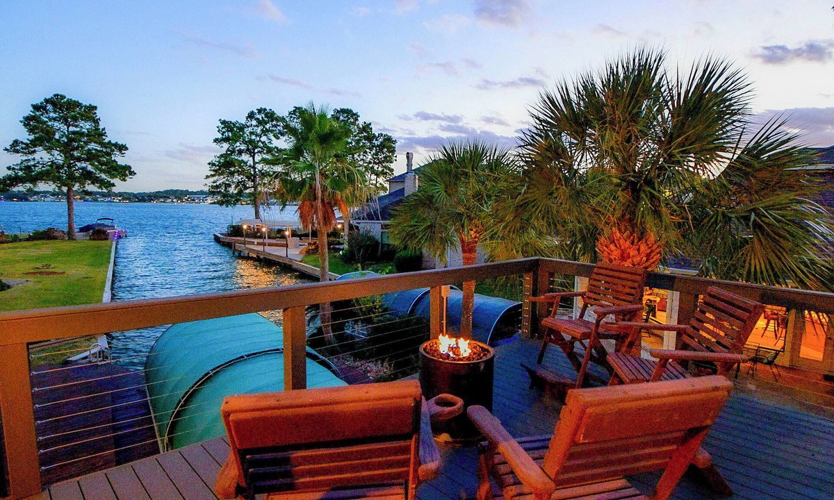 Walden on Lake Conroe House | Waterfront Lake Conroe Home w/Pool Access!