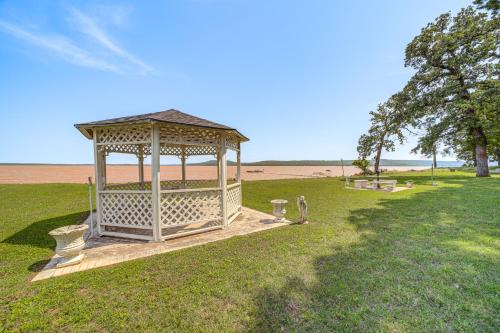 Hoyt House | Waterfront Lake Eufaula Home: Dock & Beach Access!