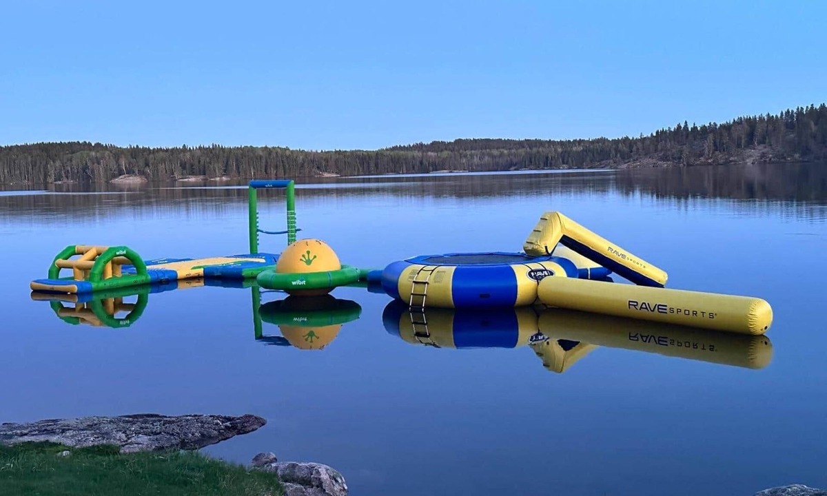 Birch Island House | Waterfront Log Cabin near Kenora, Ontario