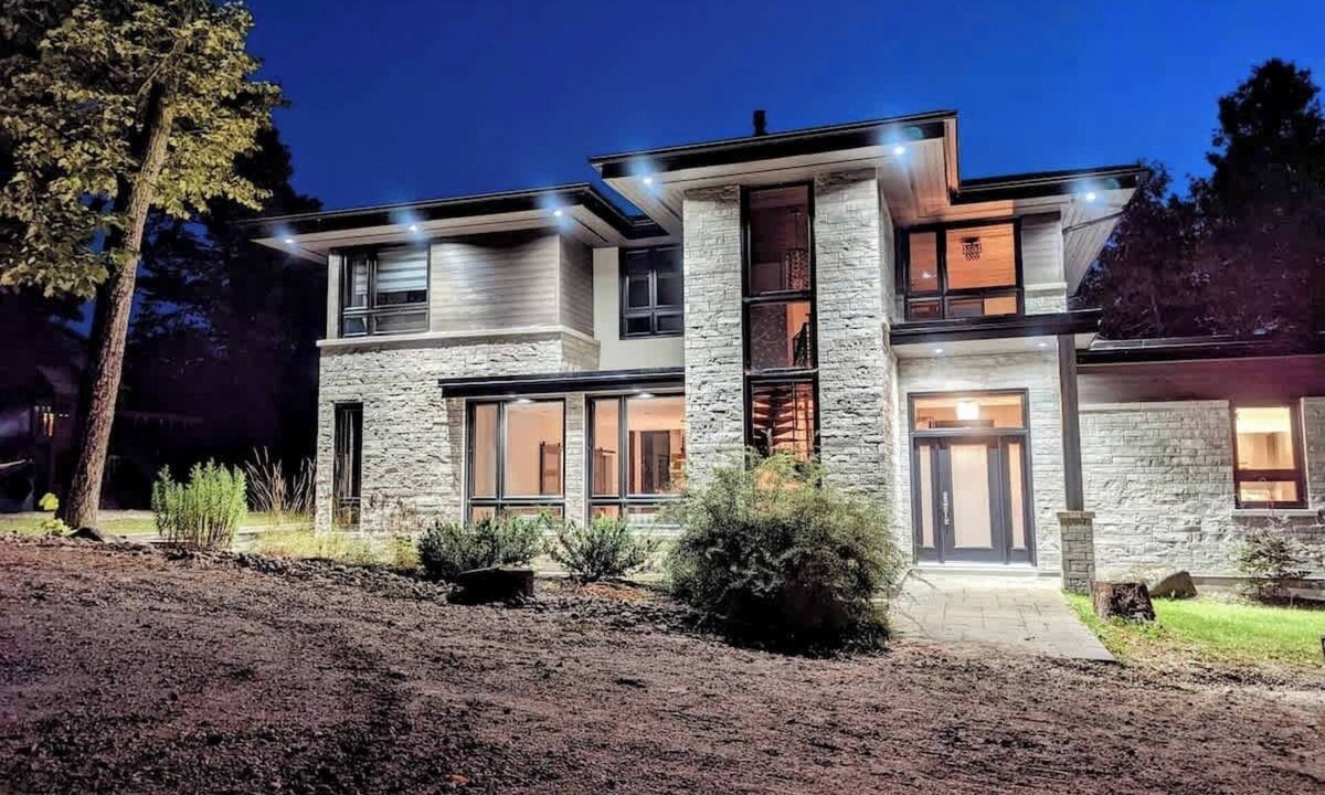 Messines Cottage | Waterfront Oasis : Sauna, HotTub, Skidoo Trails Getaway