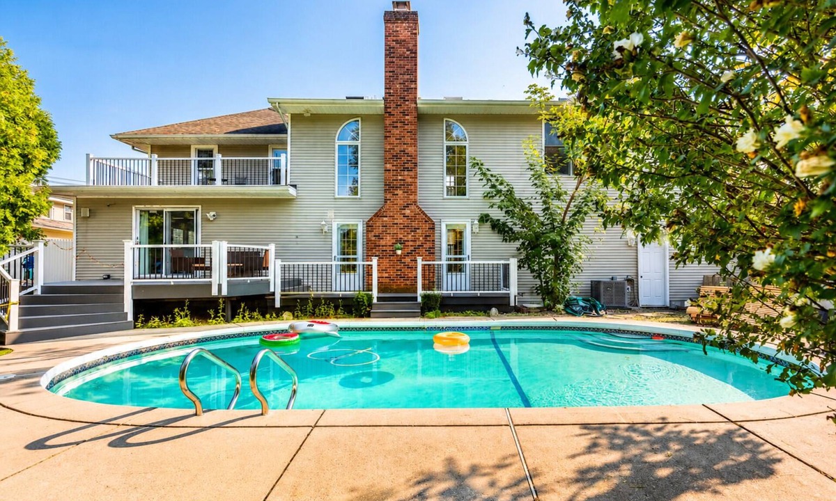 Tonawanda House | Waterfront Pool Retreat Near Niagara Falls & Buffalo Bills
