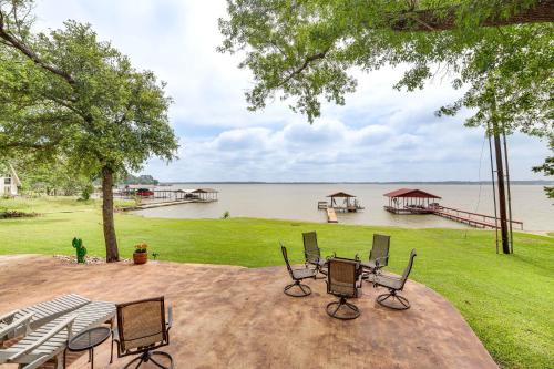 Kemp House | Waterfront Retreat w/Dock on Cedar Creek Lake!