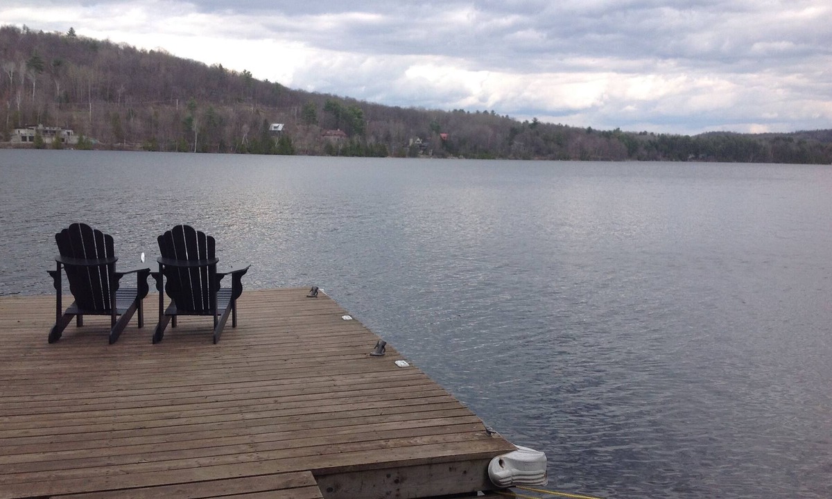 Val-des-Monts Cottage | Waters Edge on McGregor