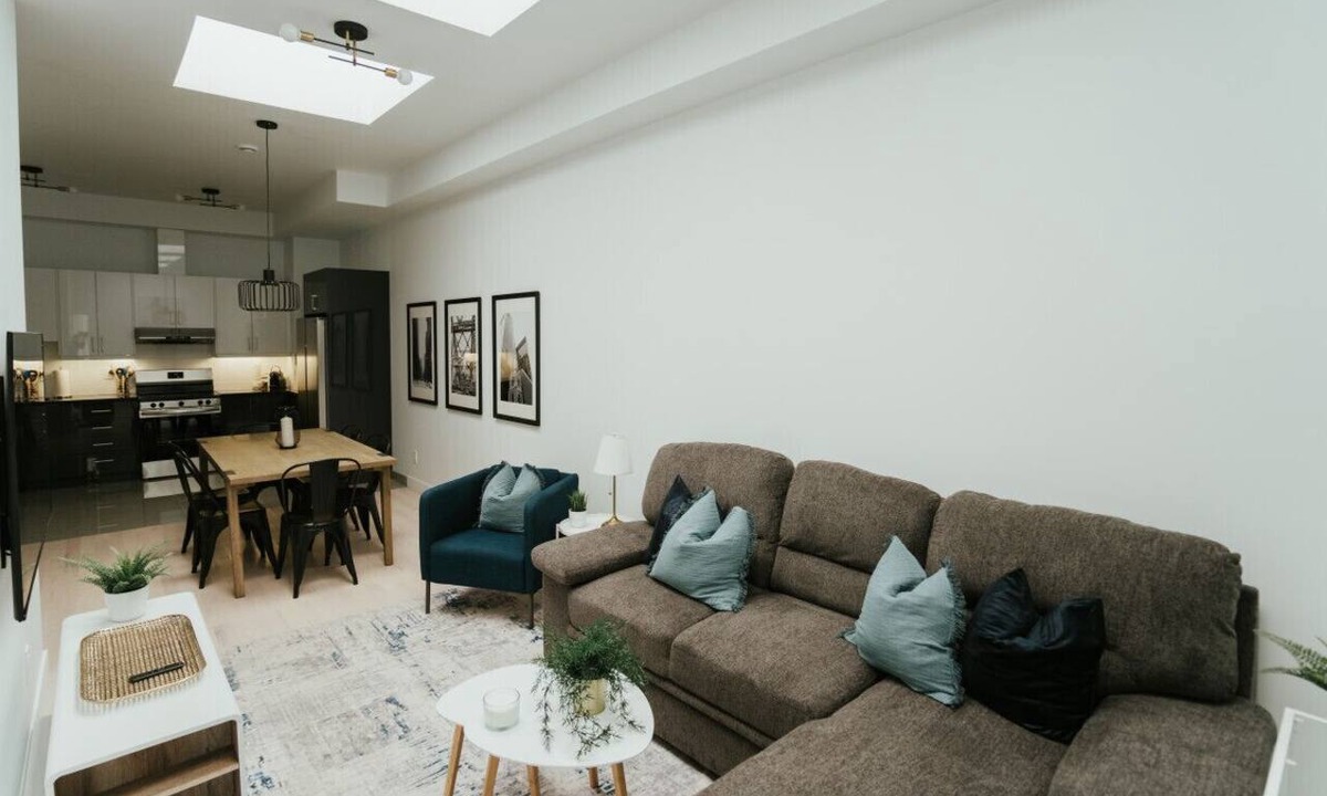 La Petite-Patrie Apartment | Welcoming and Light Filled 2bdr Apartment