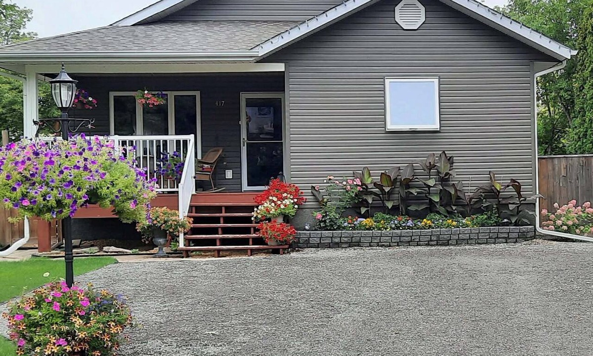 Winnipeg Beach Cabin | WINNIPEG BEACH RETREAT