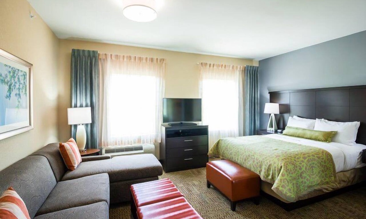 Legacy Park Apartment | Wonderful King Studio | Enjoy Free Breakfast, Free Wi-Fi, and an Outdoor Pool