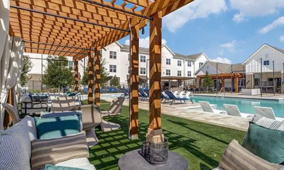 Sherman Apartment | Workerfriendly,washer/dryer, Gym,pool, A+ Location
