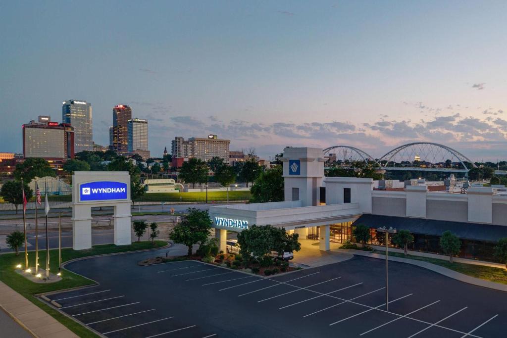 North Little Rock Hotel | Wyndham Riverfront Hotel