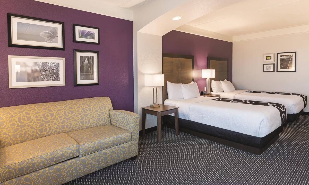Arlington Hotel | Your Arlington Dream Stay: Cozy Comfort Near Six Flags & Stadium!