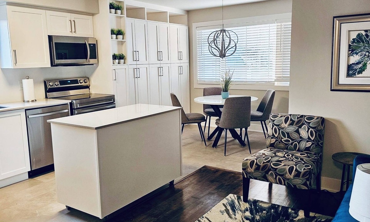 Vanier North Apartment | Your Home Away From Home in Ottawa - close to work, schools, hospitals, parks