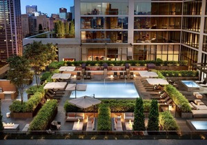 Bright South Loop Studio w/Pool, BBQ & Gym, nr Grant Park, by Blueground in Chicago