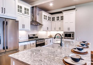 Carlton Landing- Rhythm and Blue! Lake View Home