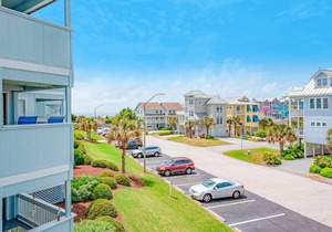 Colorful, Second-Floor Condo with Balcony, WiFi & Shared Pool/Kiddie Pool in Atlantic Beach