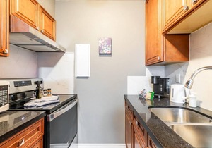 Cozy 1BR Apartment with King Bed - Near Downtown!
