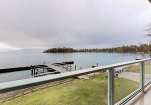 Lakefront studio with breathtaking balcony views, docks for swimming & kayaking in Bigfork