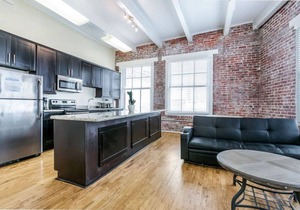 Hotel ∙ Gorgeous condo in Merchant Lofts by Hosteeva