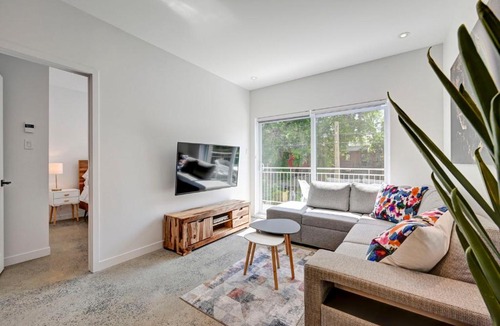 Pointe-Saint-Charles Apartment | Élégant 2ch 2sdb Beau Quartier de Montréal présenté par TripMontreal IV