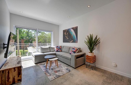 Pointe-Saint-Charles Apartment | Élégant 2ch 2sdb Beau Quartier de Montréal présenté par TripMontreal IV