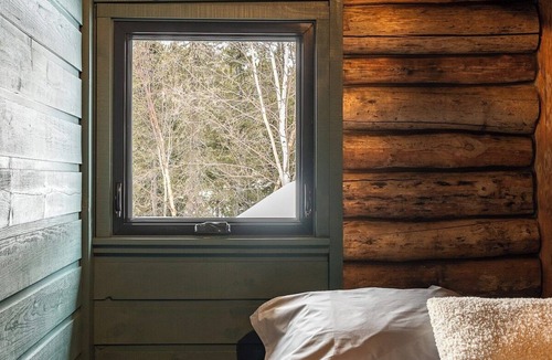 Saint-Simeon Cabin | ÖBois Charlevoix: L'Écurie 3 (bedroom)