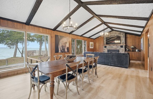 Beaverton House | 1-acre private waterfront cottage on Lake Simcoe featuring 150' of sandy beach