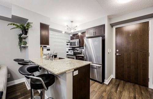 Islington Apartment | 1 BDRM w pool. Perfect location. Free parking