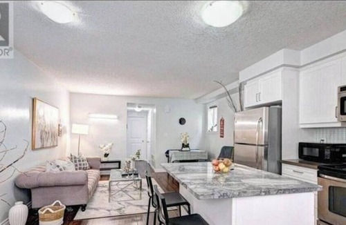 Highland West House | 1 bed 1 bath Townhome