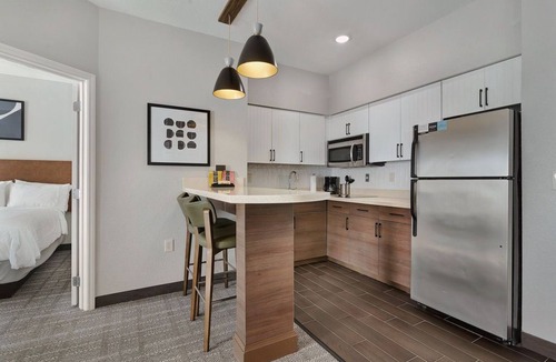 Longview Condo | 1 Bedroom | Free Breakfast. Indoor Pool