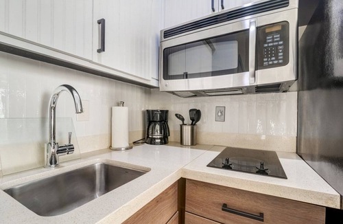 Longview Condo | 1 Bedroom | Free Breakfast. Indoor Pool