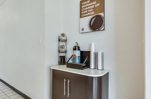 Longview Apartment | 1 King Bed | Suite, Nsmk, Hot Tub, Micfridge