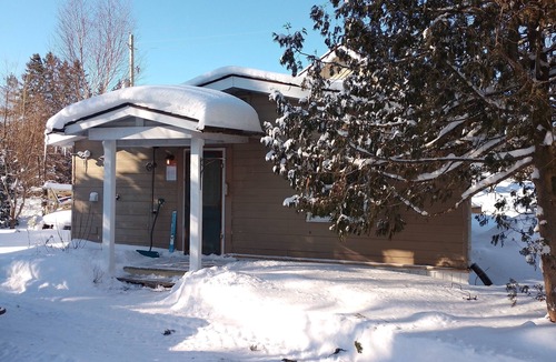 Bruce Mines House | 1 Queen & Private Bath w/Soaker Tub