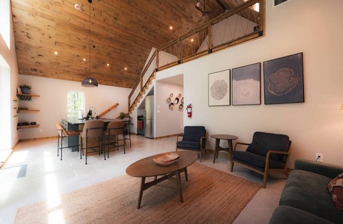 Conroe Cabin | #10 Cardinal at Lost Forest Cabins