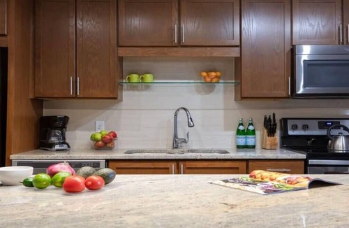 Downtown Dallas Apartment | 16th FL Bold CozySuites with pool, gym #5