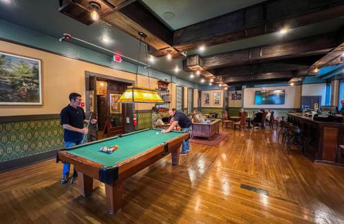 Eureka Springs Historic District Hotel | 1905 Basin Park Hotel