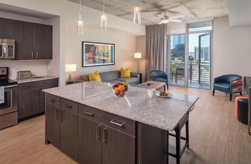 West End Resort | 1BD/Austin - Rooftop Pool & Firepit, BBQ!