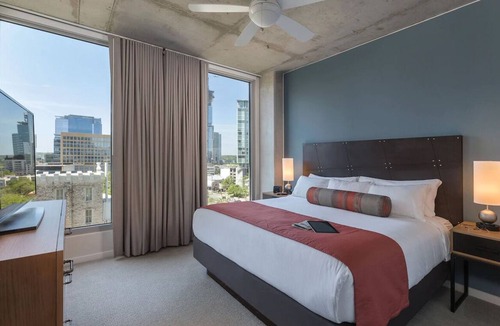 West End Resort | 1BD/Austin - Rooftop Pool & Firepit, BBQ!