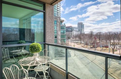 Fort York House | 1BR Den Lake Facing Condo with Balcony & Parking