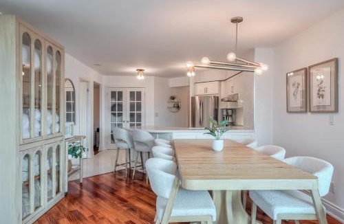 Fort York House | 1BR Den Lake Facing Condo with Balcony & Parking