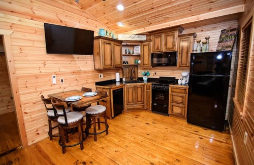Hochatown Cabin | 1BR Hochatown Cabin w/Private Hot Tub